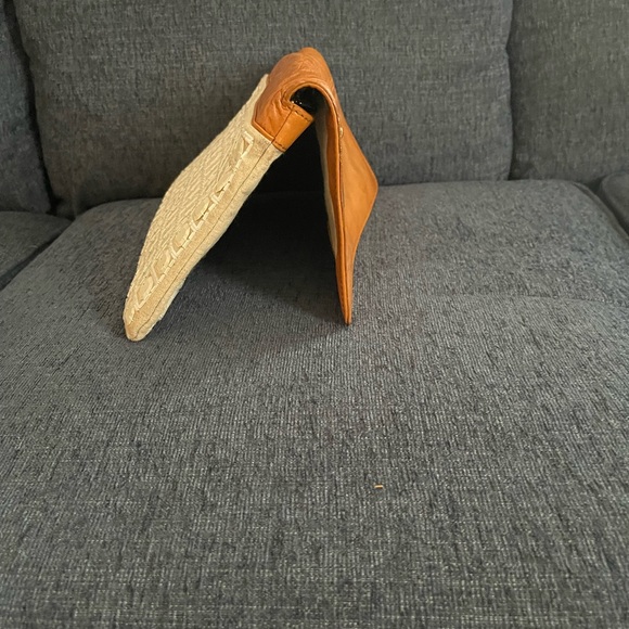 Rare Tory Burch Clutch Linen, Leather & Pallets - Picture 7 of 8